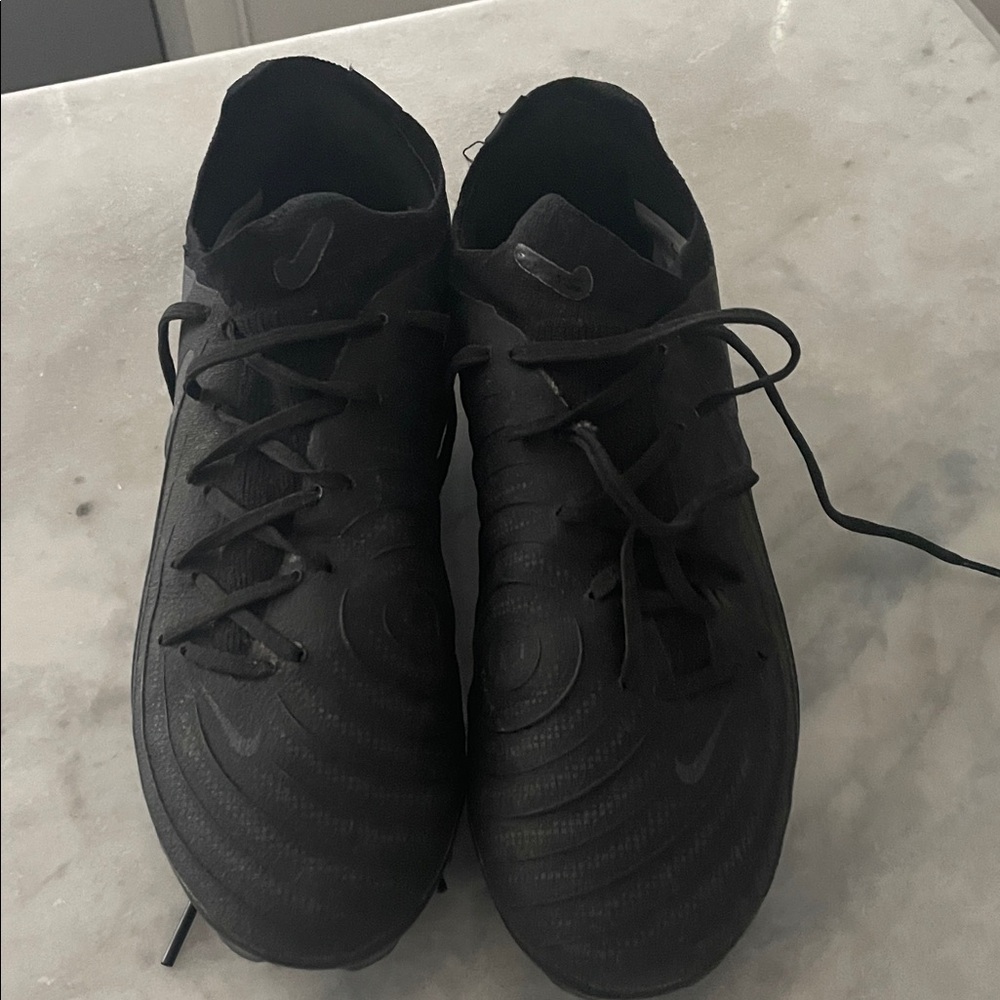 Nike Black soccer cleats
